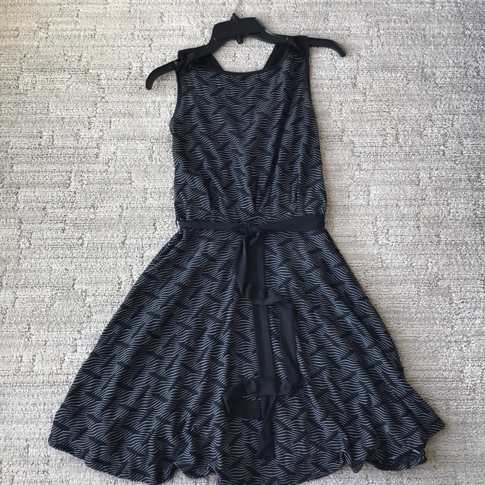 Black and white swing sleeveless dress, XS